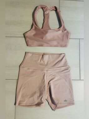 ALO Yoga Set! Airbrush Shorts & Airlift Advantage Bra, Pink Quartz, Small